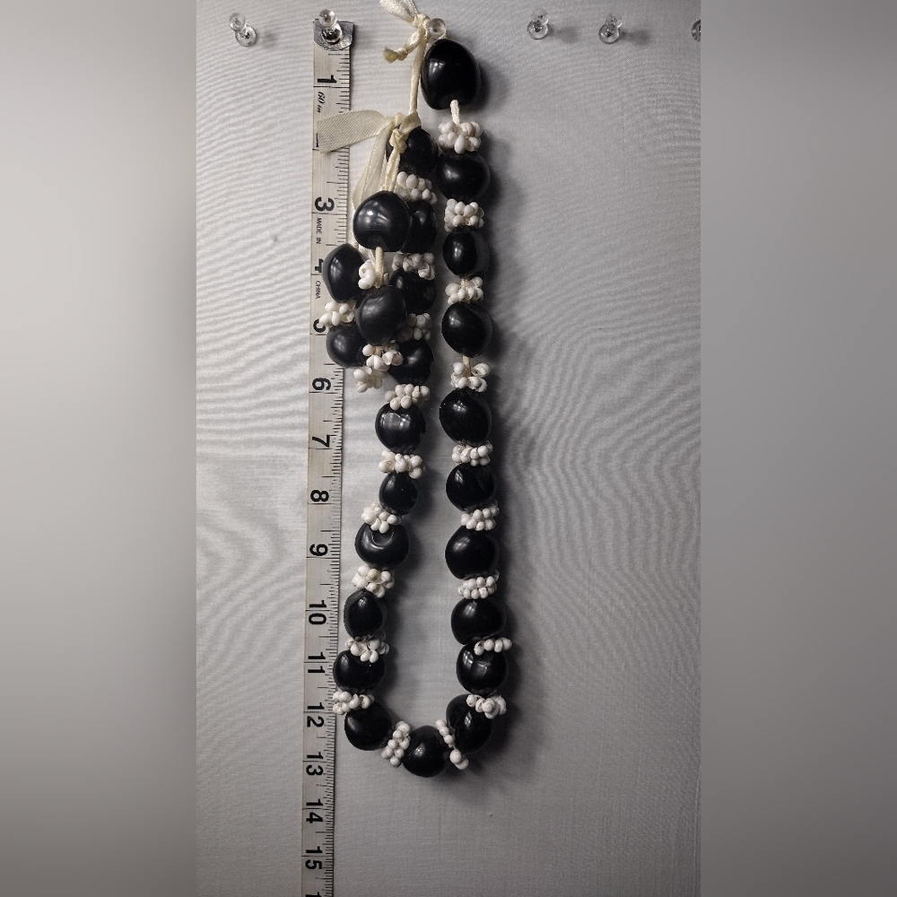 Necklace and bracelet set